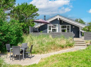 Feriehus beliggende på en pragtfuld naturgrund tæt på centrum.