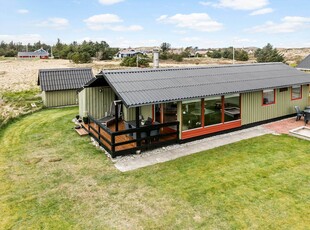 Hyggeligt og klassisk sommerhus på Pighvarvej i Vorupør