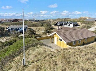 Hyggeligt sommerhus nær stranden og torvet i Blokhus