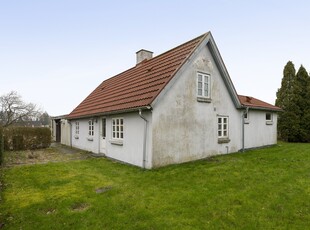 ÆLDRE, CHARMERENDE VILLA TÆT PÅ SKOV OG STRAND