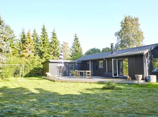 Skønt sommerhus med fantastisk terrasse og have