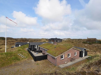 Lækkert sommerhus på skøn grund lige ud til stort klitområde