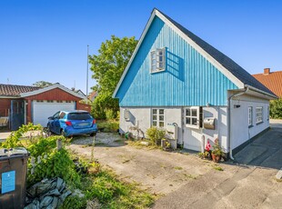 CHARMERENDE HUS MED ANNEKS OG NATUR I BAGHAVEN