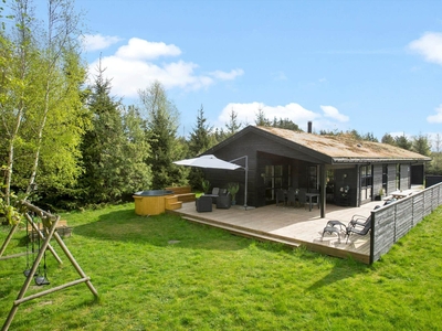 Sommerhus i naturskønt område nær Faarup Sommerland