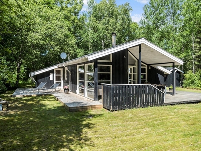 Lækkert sommerhus midt i den flotte natur.