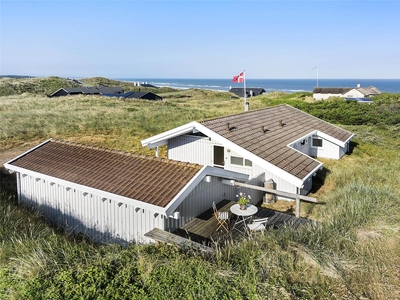 Virkelig charmerende sommerhus med perfekt beliggenhed ved Tornby Strand