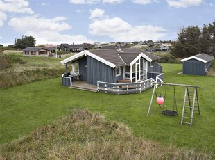 Godt og gedigent feriehus på skøn grund