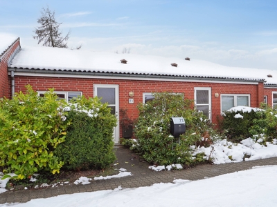 493-5321 Hedevænget 71, 8800 Viborg - Attraktiv andelsbolig i Houlkær med 3 værelser, carport i en økonomisk sund