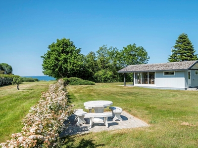 Lille hyggeligt sommerhus til 2 personer ved dejlig strand på Nordals