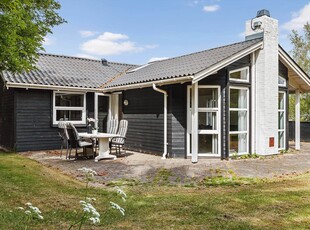 Dejligt sommerhus med spabad og egen ladestander til el-bil, tæt på den charmerende ferieby Lønstrup