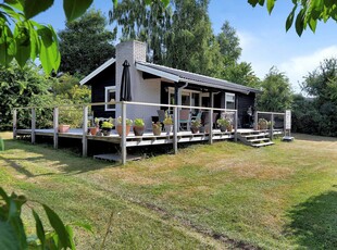 Hyggeligt sommerhus, kun 125 m fra Isefjorden.