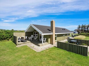 Hyggeligt træsommerhus få minutters gang fra Nr. Lyngby Strand