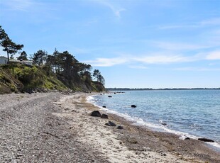 Sommerhus i særklasse nær dejlig strand