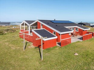 Stort flot sommerhus med panorama havudsigt