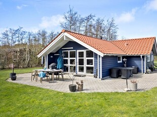 Dejligt sommerhus med spabad, sauna og skønne udearealer