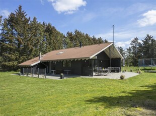 Familievenligt feriehus på stor og skøn havegrund i Nr. Lyngby