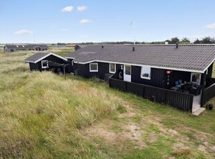 Helårsanvendeligt sommerhus med spabad, sauna og skønne solterrasser