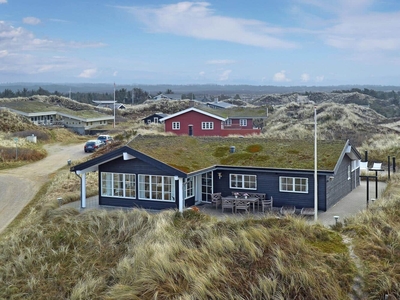 Sommerhus på en klittop og kun få hundrede meter fra Vesterhavet.