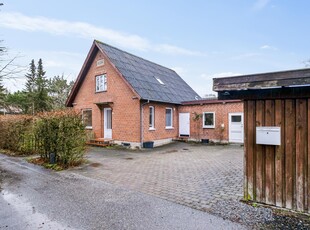 6962126 Karolinelundsvej 10 - Charmerende villa på 151 etagemeter med bla. nyere køkken og 2 badeværelser