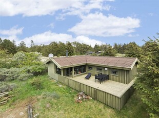 Klassisk sommerhus i idylliske naturomgivelser