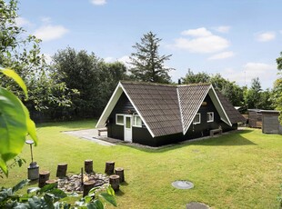 Yderst charmerende sommerhus lige ved fjorden