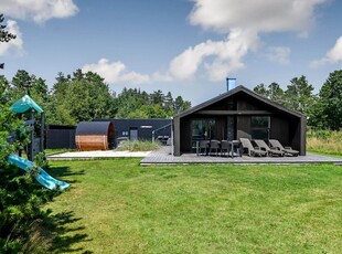 Dejligt sommerhus med wellness og aktivitetsrum på Toldervej 36b i Ho