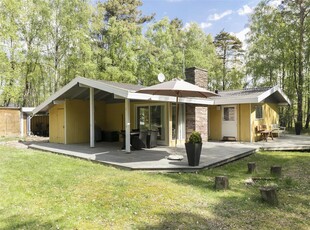 Dejligt sommerhus på hyggelig grund