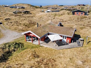 Dejligt træsommerhus 400 meter fra Houvig Strand