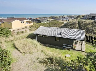 Hyggeligt, ældre feriehus med havudsigt