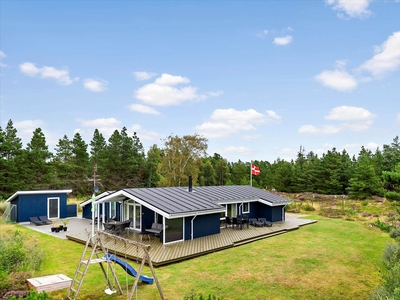 Charmerende træsommerhus i smukke naturomgivelser