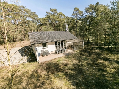 Dejligt sommerhus på stor ugenert grund