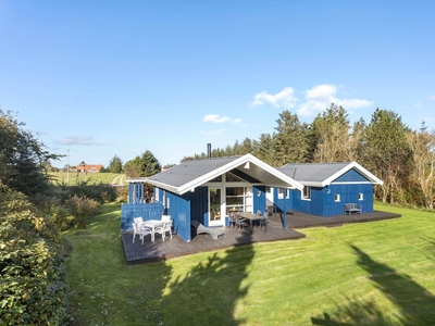 Hyggeligt sommerhus med dejlig terrasse ud mod haven