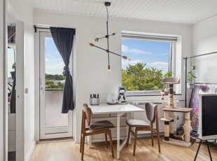 PÆN OG LYS ETVÆRELSES MED ALTAN PÅ GOD ADRESSE I SØBORG