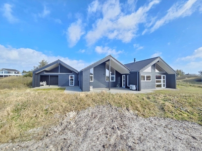 Arkitekttegnet sommerhus 150 meter fra Ringby Strand