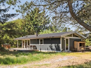 Hyggeligt sommerhus på stemningsfuld naturgrund – stor solterrasse med vildmarksbad