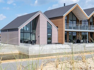 Stort sommerhus med spa, sauna skønne terrasser