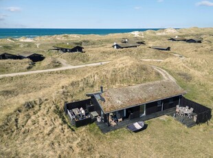 Stemningsfuldt sommerhus 100 meter fra Rødhus Strand