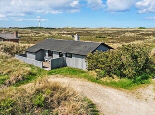 Velholdt sommerhus med fantastisk beliggenhed lige ud til klitheden