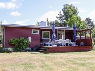 Dejligt sommerhus i skønt naturområde meget nær stranden