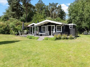 Skønt sommerhus med egen sø i naturskønt område og kun 800 meter fra dejlig sandstrand