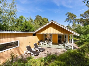 Stort og hyggeligt sommerhus i Snogebæk tæt på sandstrand