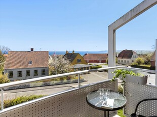 Ferielejlighed på 1. etage med flot udsigt i Gudhjem