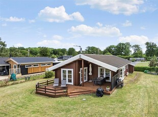 Hyggeligt spa sommerhus ved Pøt Strandby