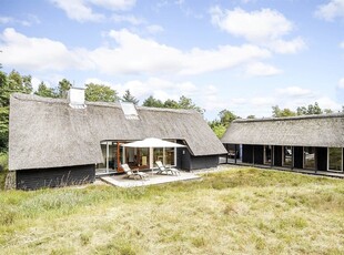 Lyst og lækkert sommerhus i det naturskønne Sønderstrand-område