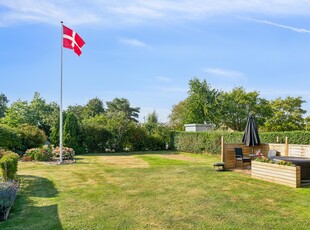 610-4374 Rødegårdsvej 43 - VELHOLDT VILLA NÆR ALLE HVERDAGSBEHOV I PRÆSTØ