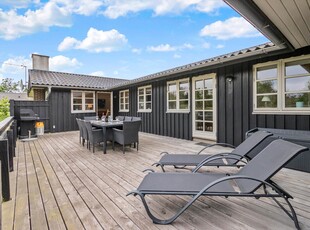 Flot og meget velholdt sommerhus med god plads til en stor familie