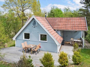 Hyggeligt sommerhus i Hvidbjerg tæt ved badestrand