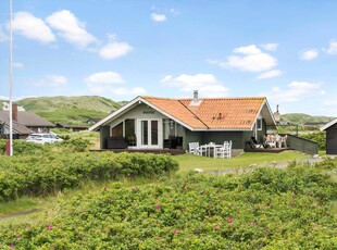 Hyggeligt sommerhus med brændeovn og kort gåafstand til Aargab Strand