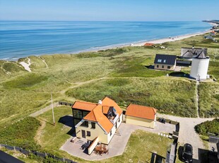 Totalrenoveret sommerhus med panorama view over hav og klitter