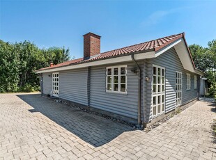 Velholdt sommerhus på Als med dejlig lukket terrasse tæt ved god sandstrand